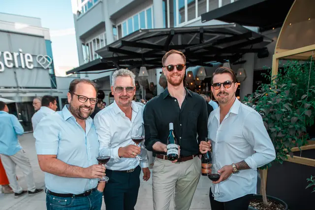 von links: Weinturm Geschäftsführer Jürgen Penzenleitner, Datapress-Chef Sebastian Tremmel, Winzer Martin Nittnaus, Le Jardin-Chef Peter Schörgendorfer
 | Foto: Domitrek