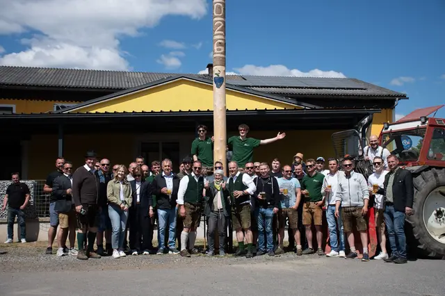 Das gemeinsame Maibaum aufstellen ist in Ragnitz ein besonderes Highlight. Heuer gibt es ganz besonderen Grund zum Feiern. | Foto: Gemeinde Ragnitz