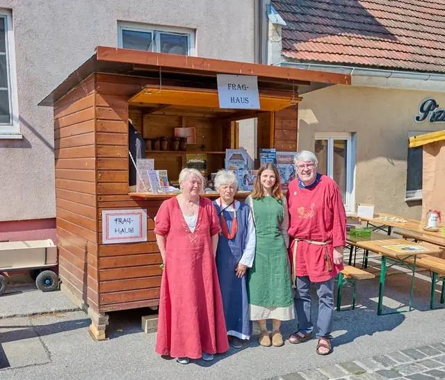 Infobude als "Fraghaus"