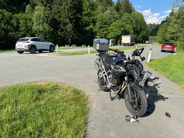 Motorradfahrer prallte in St. Johann auf Lkw | Foto: zoom.tirol