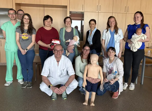 Hinten: Fritz Bernhard, Lucie Kratinova, Sandra Pollak, Gerlinde Gruber, Gerlinde Waldbauer, Regina Müllauer, Dr. Nicole Kober, Dr. Sabine Drbout
Vorne: Christian Prinz, Martina Hofbauer, Verena Anibas-Schmidt | Foto: LK Gmünd