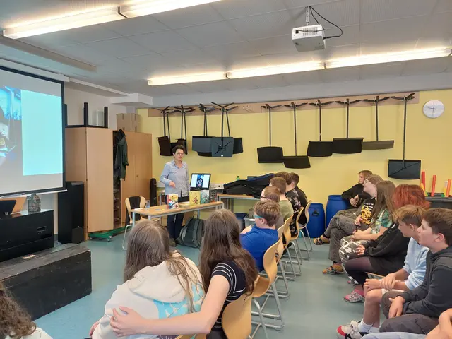 Autorin Irmgard Kramer zu Gast an der digiMS 2 Bad Goisern. | Foto: digiMS 2 Bad Goisern