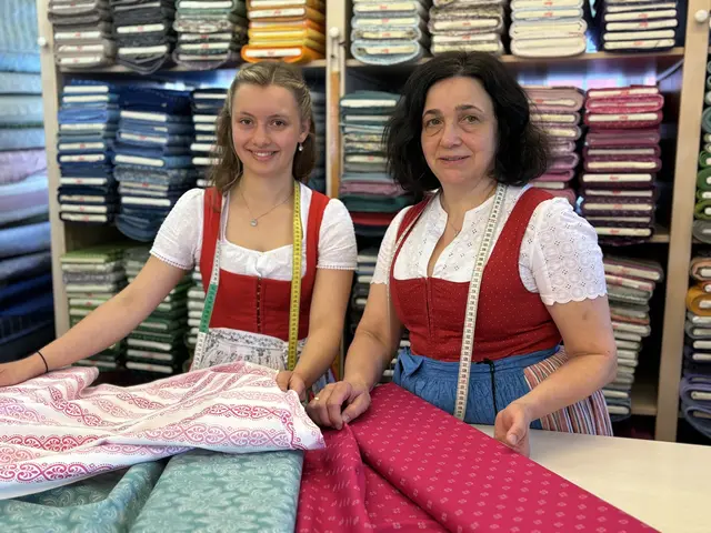 Schneider-Handwerk: Veronika Sachenbacher und Marlene Stocker | Foto: Lisa Gold