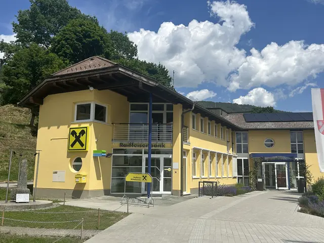 Das ehemalige Raika-Gebäude am Dorfplatz in St. Urban wurde im Frühjahr von der Gemeinde St. Urban gekauft. | Foto: Gemeinde St. Urban