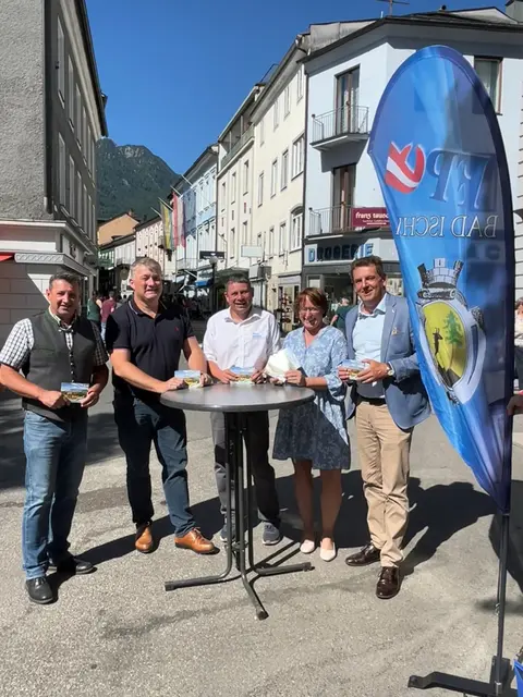 Freie Bauern bekennen sich in Bad Ischl zur heimischen Milchwirtschaft