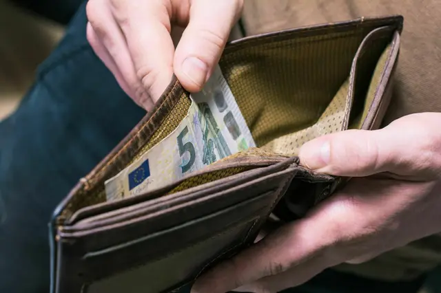 „Wenn nun bei der Sanierung des Staatshaushalts die breite Bevölkerung den Großteil der Last tragen muss, dann ist das keine ausgewogene Budgetpolitik, sondern ein Angriff auf den gesamten Wirtschaftsstandort“, erklärt Zangerl. | Foto: pixabay