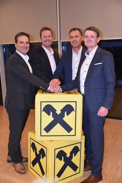 (v.l.n.r.): Vorstandsvorsitzender Mag. (FH) Andreas Wolf, LL.M. (RB TMW) Vorstandsvorsitzender-Stv. Mag. Dr. Mario Plattner (RB TMW) Vorstandsvorsitzender-Stv. Hubert Kuprian (RB TMW) Vorstandsvorsitzender Mag. (FH) Engelbert Fasser (RB E-L-B und designierter Vorstand der RB TMW)