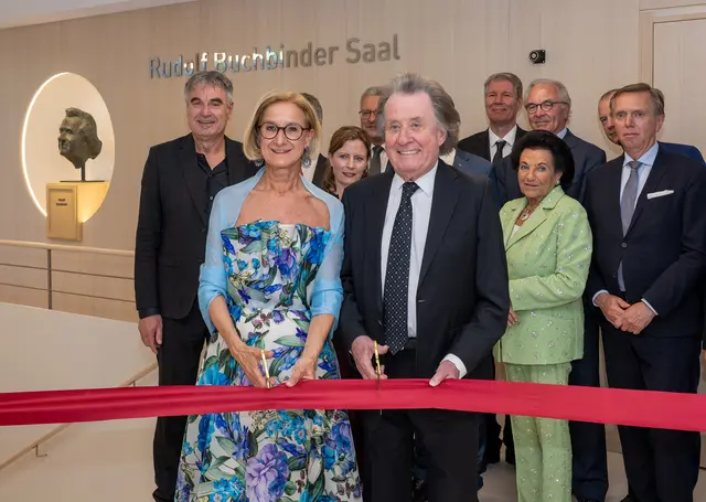 Eröffnung des neuen Rudolf-Buchbinder-Saals in der sanierten Reitschule Grafenegg: NÖKU-Geschäftsführer Paul Gessl, Landeshauptfrau Johanna Mikl-Leitner, Grafenegg Geschäftsführerin Simone Bamberg, Leiter der Kulturabteilung im Amt der NÖ Landesregierung Hermann Dikowitsch, Rudolf Buchbinder, Michael Wahl, Geschäftsführer von Müller-BBM BSO, Agi Buchbinder, Tassilo Metternich-Sandor und Christoph Bazil, Präsident des Bundesdenkmalamtes. | Foto: NLK Filzwieser