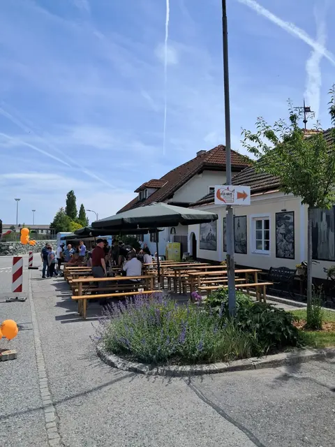 Die letzten Besucherinnen und Besucher. | Foto: Binder