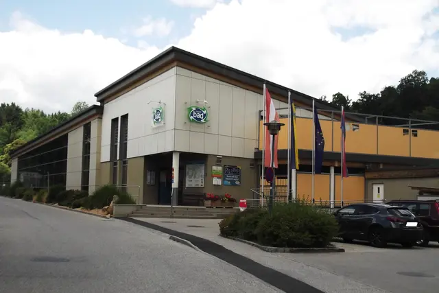 Immer mehr Schulen aus dem Umland nutzen das ZwettlBad für Schwimmkurse und Sporttage. | Foto: Brigitte Hofmann