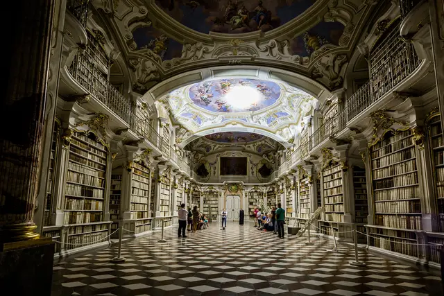 In den Sommermonaten öffnet das Stift Admont seine barocke Bibliothek zu einer besonderen Uhrzeit: freitags um 21 Uhr | Foto: Thomas Sattler