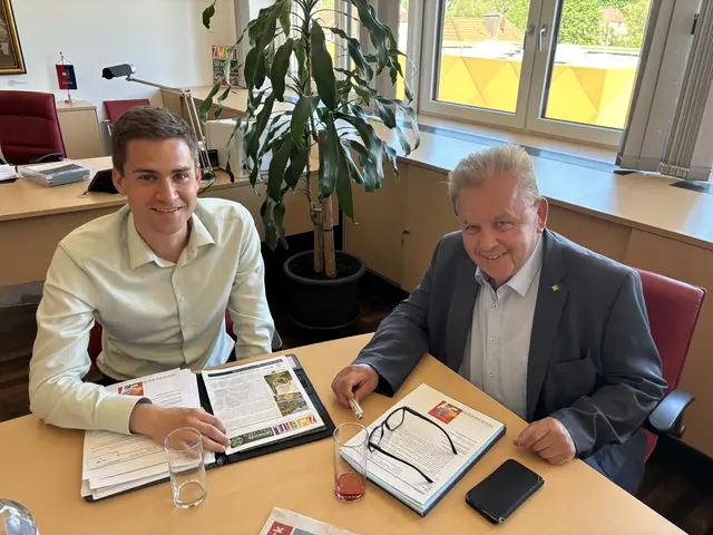 Bürgermeister Franz Mold (r.) und Vizebürgermeister Alexander Leutgeb (l.) setzen auf einen ausgewogenen Kurs zwischen Sparen und Investieren. | Foto: Evi Leutgeb