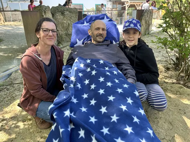 Günther Mager mit Tina und Tochter Luise im Tierpark der Stadt Haag. | Foto: Verein Rollende Engel