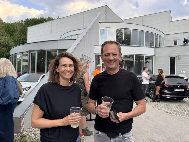 Katja und Wilfred Weyer vor dem neuen OPENSTUDIO | Foto: Elena Fuchsbauer