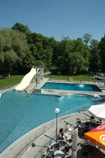Dank seiner ganzjährigen Nutzungsmöglichkeiten ist das ZwettlBad ein verlässlicher Partner für den Schulsport. | Foto: Archiv