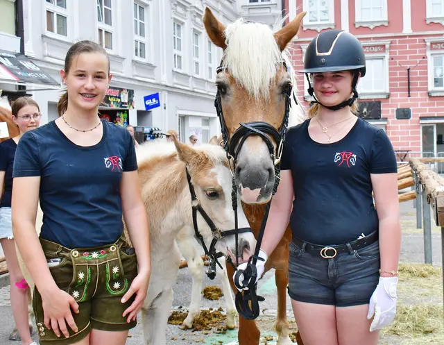 Olivia und Emilie vom Pferdehof Hofstätten 