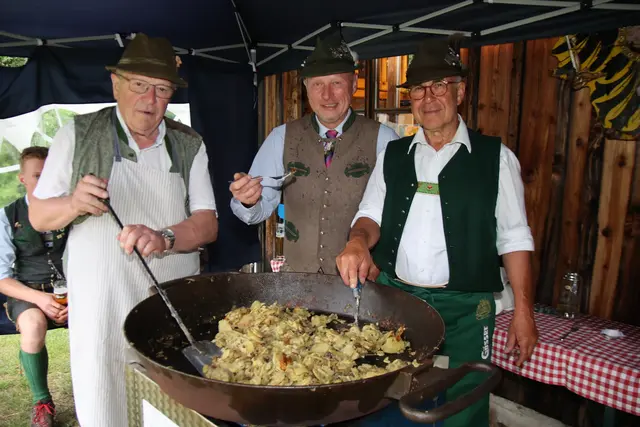 Hermann Rastl, Oberschützenmeister Hans Amon und Fritz Arbeiter.