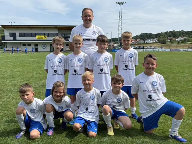 Das U8-Team aus Großpetersdorf mit Trainer Alexander Kelemen | Foto: MeinBezirk/Michael Strini