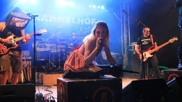 "Rammelhof" lieferte als Headliner eine provokante und krachende Show. | Foto: Peter Seper