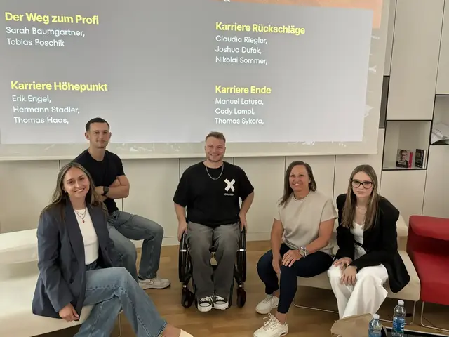 Der Sport Congress an der Red Bull Akademie beleuchtete die Auf und Ab's im Leistungssport. Im Bild: Moderatorin Victoria Pojar, Joshua Dufek, Nikolai Sommer, Claudia Riegler und Moderatorin Jolanda Rexeis. | Foto: Anna Wallner