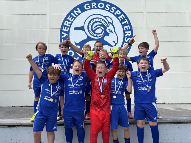 Der Großpetersdorfer U9-Fußballnachwuchs jubelte über einen gelungenen Nachwuchstag. | Foto: MeinBezirk/Michael Strini