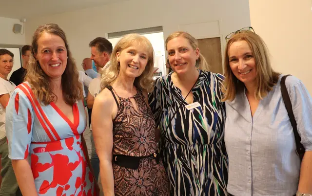 Daniela Bresnik (li) , Christa Nerat-Walcher, Gabriela Galler und die Direktorin der VS Judendorf-Straßengel Brigitta Koopmans.  | Foto: Edith Ertl