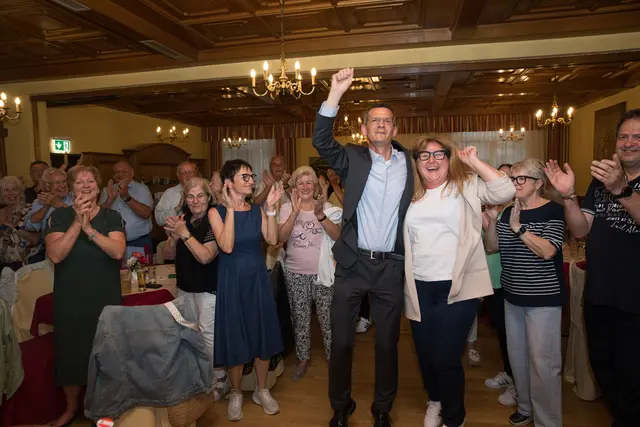 Tanz, Peter, tanz! Feier der ÖVP im Gasthaus Osterbauer. | Foto: Eva R.