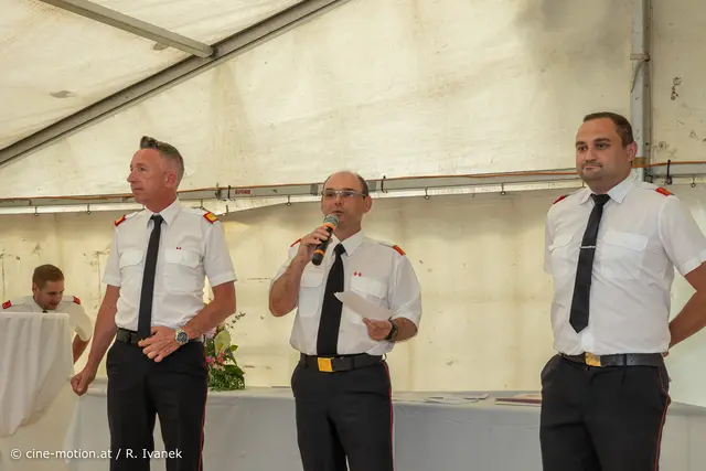 Die drei Kommandanten der Feuerwehren Leopoldsdorf  mit Andreas Perner, Maria Lanzendorf mit Harald Maier und Lanzendorf mit Dominik Gleissner (vlnr). | Foto: cine-motion.at / R. Ivanek