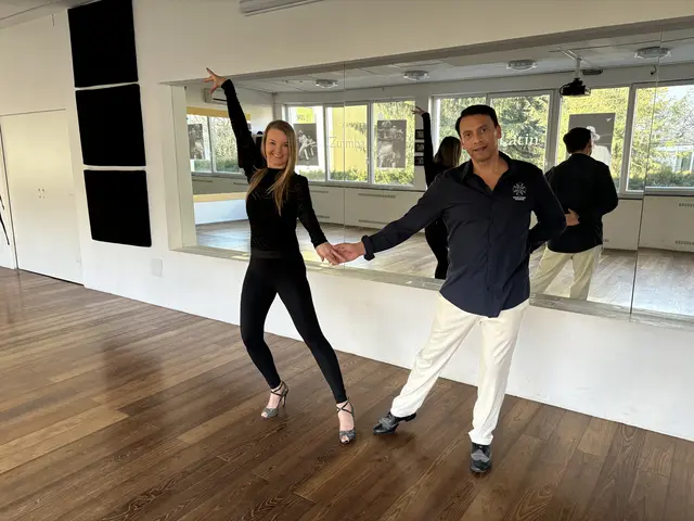 Für Claudia Furtner und Edwin Lasso-Torres ist Salsa-Tanzen pure Lebensfreude. Im Stadtteil Riedenburg führen die beiden ihr Salsa-Studio | Foto: Lisa Gold
