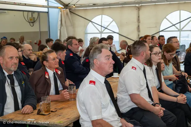 Feuerwehrkameraden aus Maria Lanzendorf. | Foto: cine-motion.at / R. Ivanek