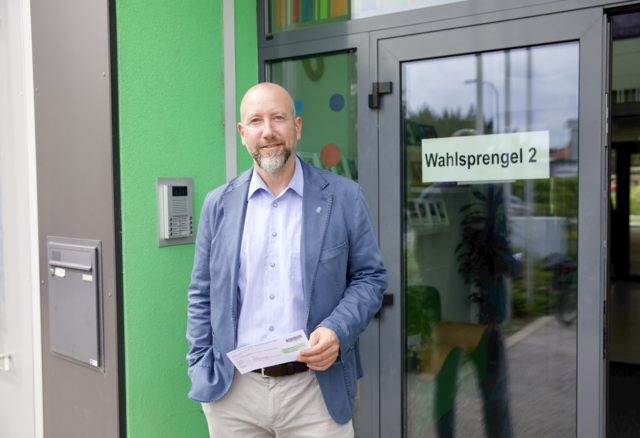 Marcus Berlosnig vor der Stimmabgabe in seinem Wahllokal in der Schreckgasse. | Foto: Eva R.
