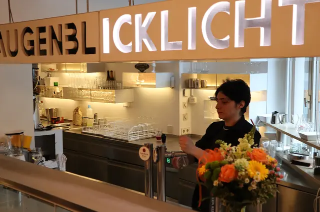 Die Theke erscheint im "Augenblicklicht" | Foto: Gerhard Langmann