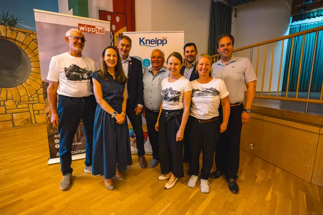 Im Bild v.l.: Der Obmann des neuen Kneipp-Aktiv-Clubs Wipptal, Georg Früh, die Vorsitzende des Kneipp-Landesverbandes Barbara Pfeifenberger, Matreis Vizebgm. Hans-Peter Hörtnagl, Alfons Rastner, TVB Wipptal-GF Helga Beermeister, der Präsident des Kneippbundes Österreich, Georg Jillich, sowie Nicole Fiedler und Obmann Michael Eller vom TVB Wipptal   | Foto: Pernsteiner