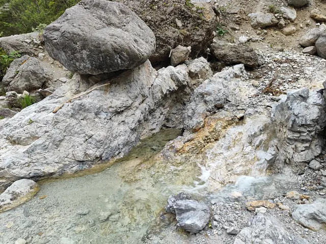 von Sand, Kieseln, bis zu großen Felsbrocken ist alles dabei... | Foto: I.Wozonig