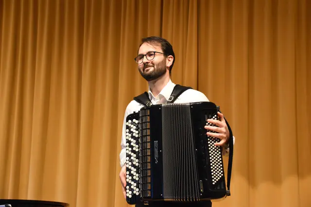 Nikola Djorić am Akkordeon. | Foto: Mirjam Preineder