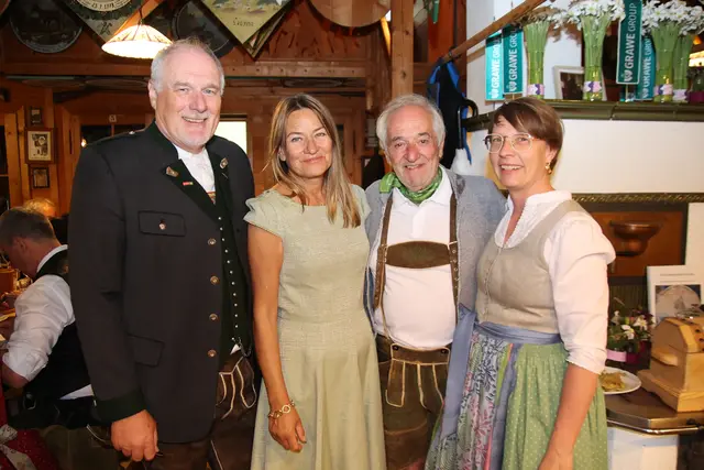 ORF-Landesdirektor Gerhard Koch, die Moderatoren Sigrid Maurer, und Reinhart Grundner sowie Maria Schoiswohl (Narzissenfestverein).