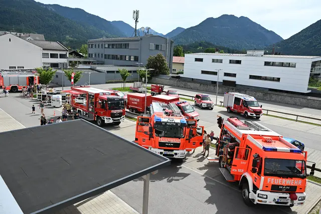 Beim Tag der Feuerwehr konnten die Einsatzfahrzeuge aus nächster Nähe bestaunt werden. | Foto: FF Reutte