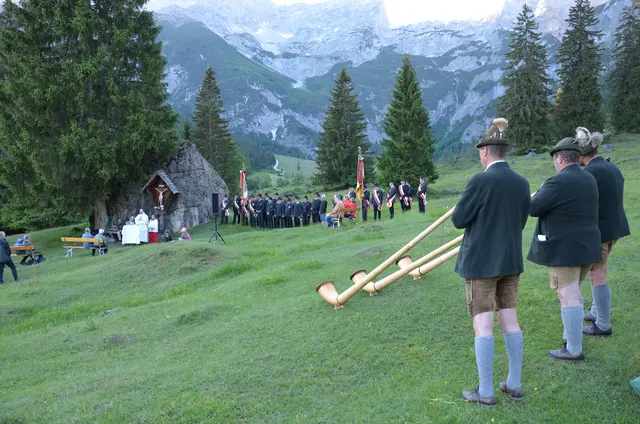 Marien‑Bergmesse beim Aukreuz in Werfenweng mit den Astberger Alphornbläsern