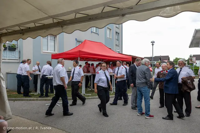 Eintreffen der großen Feuerwehrfamilie mit erster Bewölkung. | Foto: cine-motion.at / R. Ivanek