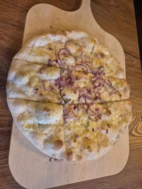 Flammkuchen und mehr wurden serviert | Foto: Andrea Stelzer