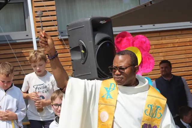 Segnung durch Pfarrer Paulinus Anaedu | Foto: MeinBezirk Perg/Köck