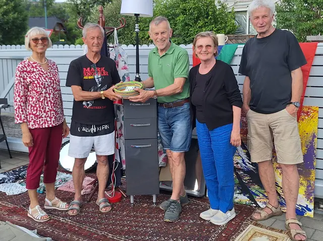 Bild v.li.n.r: Ingrid Grün (Verein Gambia), Josef Pinwinkler (Initiator), Anton Wintersteller, Elfi Henkel.Schartner (Verein Gambia), Ernst Karl (Unterstützer);