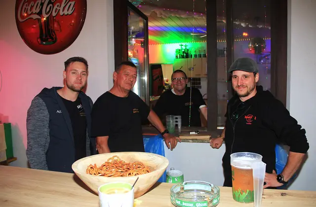 Dieses Goldfisch-Team sorgte für kühle Getränke und Kaffee. | Foto: Peter Seper