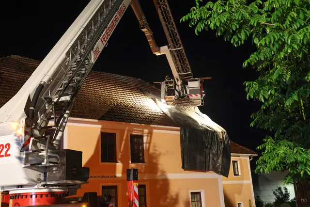 Sturm deckt Dach in Gunskirchen ab