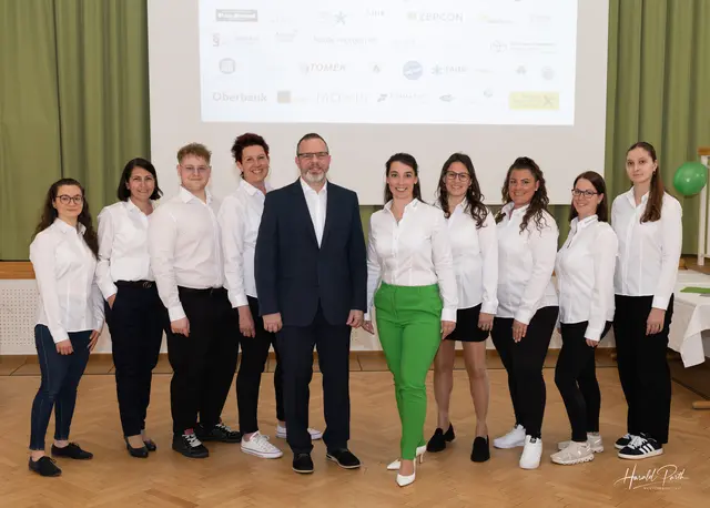 Das Team der steuerWEHR freute sich über die gelungende Jubiläumsfeier.  | Foto: zVg: steuerWEHR