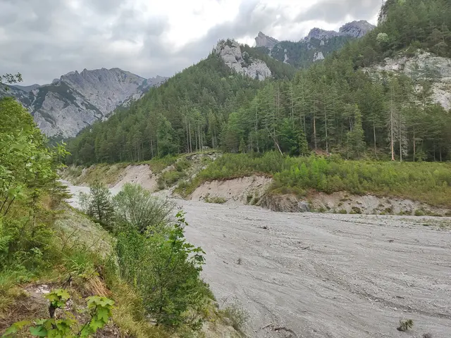 der Blick auf die eindrucksvolle Hochschwabgruppe bleibt jetzt unser Begleiter... | Foto: I.Wozonig