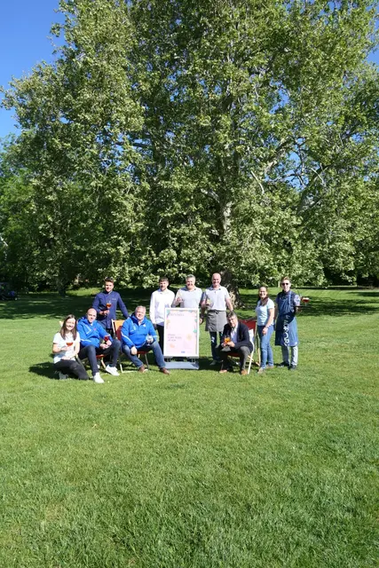 Stehend v.l.n.r.: Florian Redl (Genuss in Perfektion), Stadtrat Markus Wertek, Björn Bannert und Wolfgang Schrahböck (Harzberg Buam), Joelle Kußnow (Leitung Stadtmarketing), Benedikt Betas (Da Aurora), Sitzend v.l.n.r.: Kerstin Preiß (Stadtmarketing), Siegfried Feil und Christian Degelsegger (Sparkasse), Bgm. Christian Flammer. | Foto: SGBV