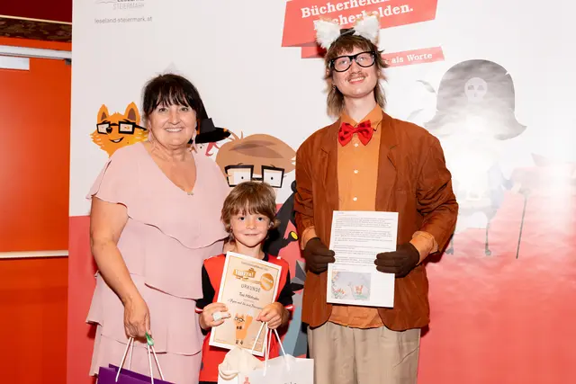 Toni Milchrahm von der Volksschule Dechantskirchen  erhielt den Sonderpreis für seine entzückende Dinosaurier-Geschichte über Fynn, den Fuchs. | Foto: Land Steiermark/Melanie Laimer