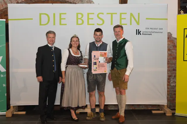 Landessieger Michael Stohmeier vom Peiserhof (2.v.r.) | Foto: LK Steiermark/CrispyMotion
