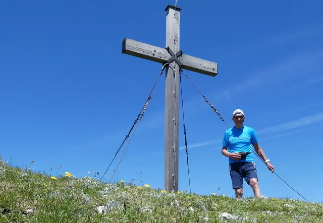 Die Tonion ist 1.699m hoch.